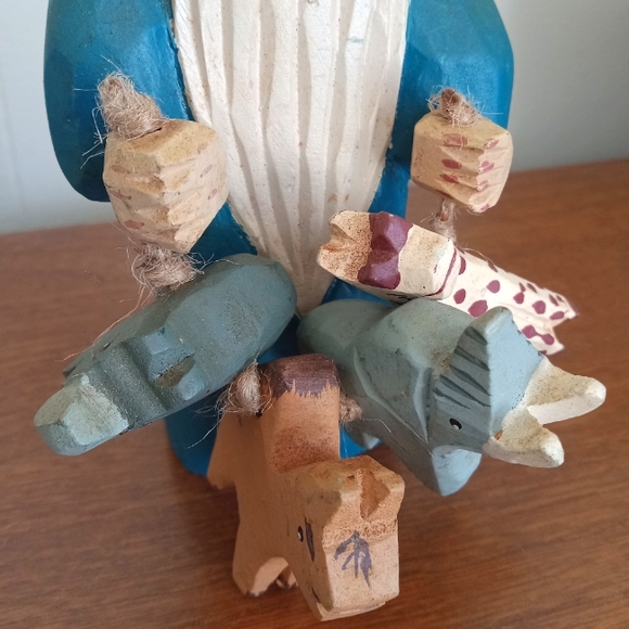 Folk Art Noah's Ark Carving - Picture 6 of 7